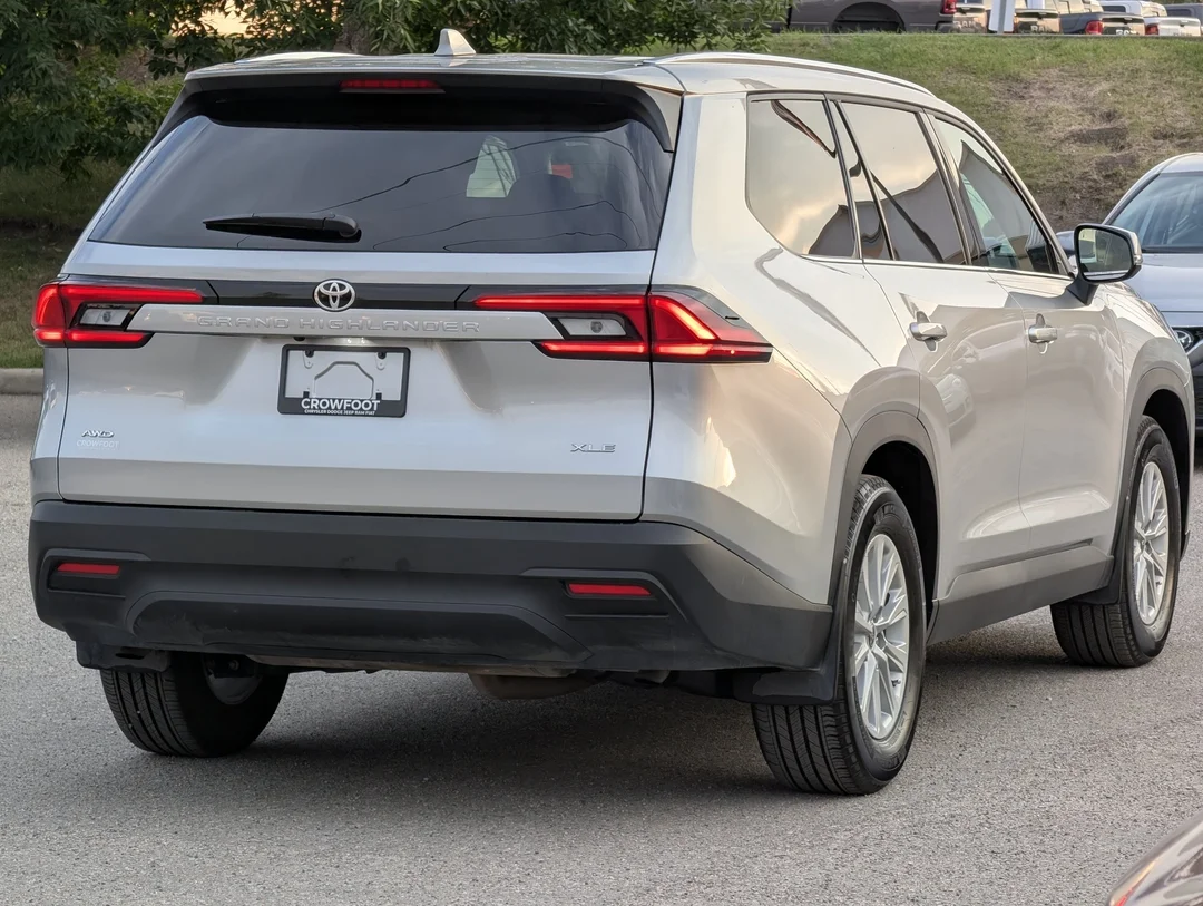 Used 2026 Grey Toyota XLE - Leather - 12.3 Touchscreen - Safety Sense 3.0 - Lane Departure & More image 8