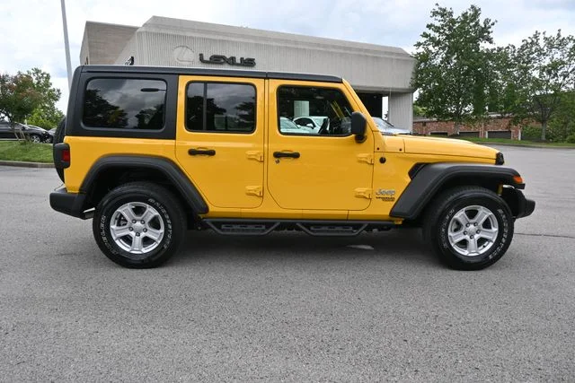 Used 2021  Jeep Unlimited Sport S image 2