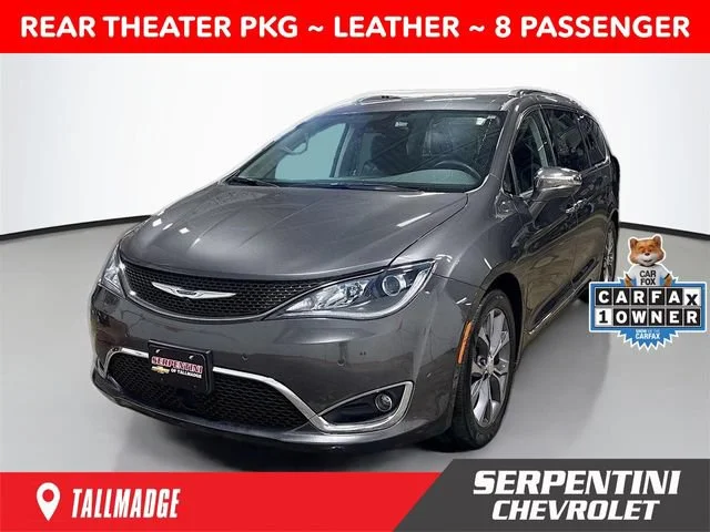 2018 Chrysler Pacifica Limited's photo