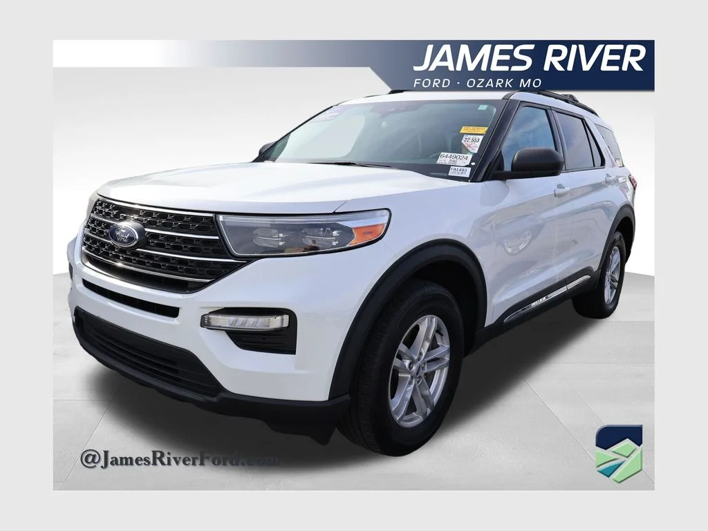 Used 2023 White Metallic Ford XLT image 1