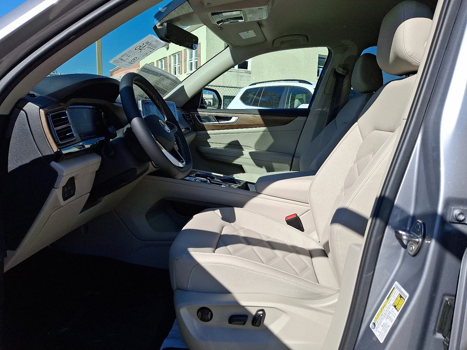 New 2026 Silver Mist Metallic Volkswagen 2.0T SE with Technology image 10