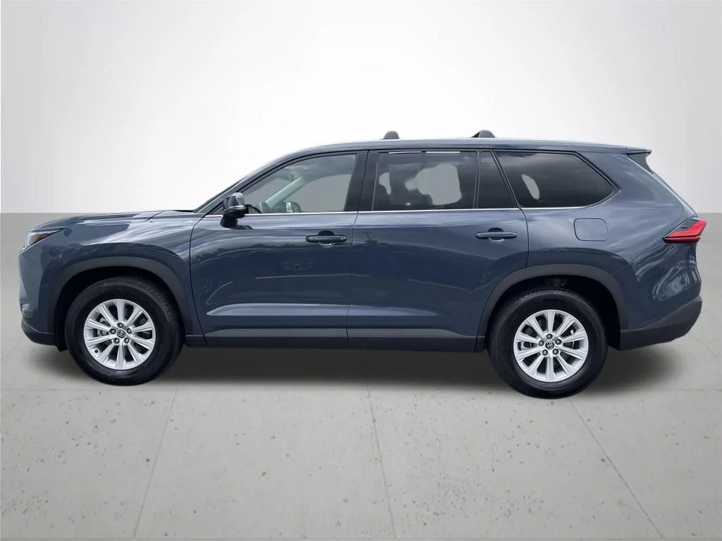 Used 2024 White Toyota XLE image 8