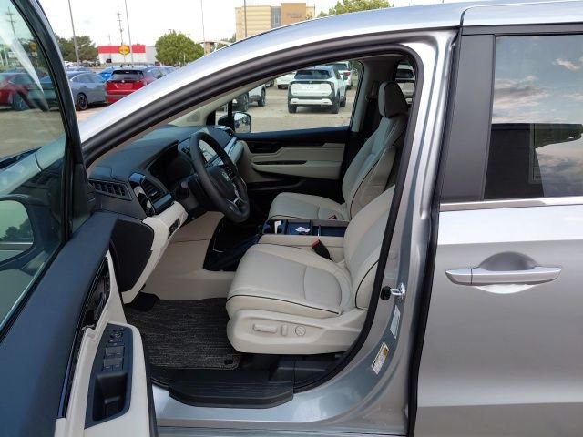 New 2026 Solar Silver Metallic Honda Touring image 26