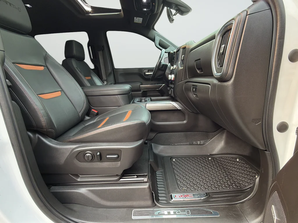 Used 2021 White GMC AT4 image 26