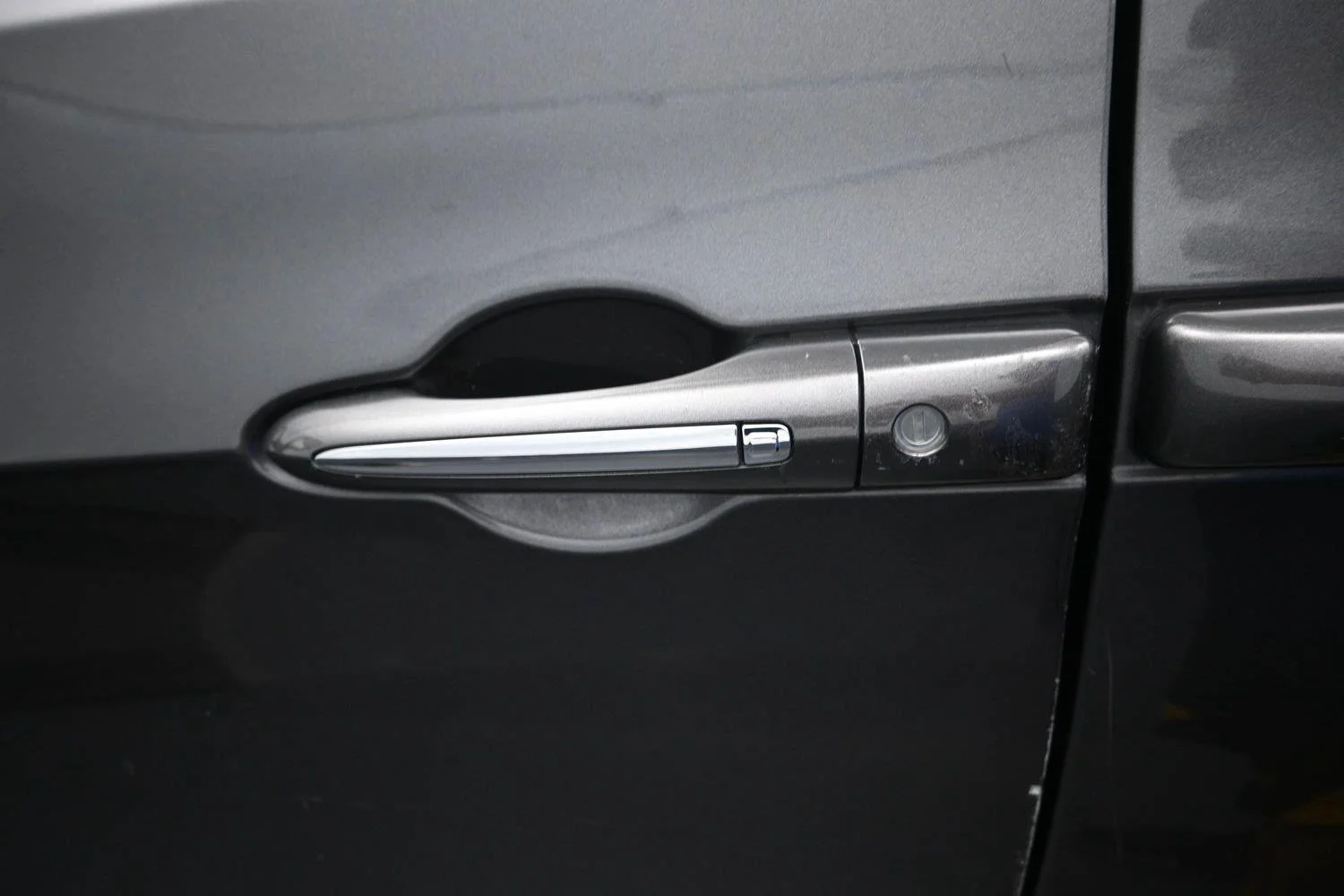Used 2017 Granite Crystal Metallic Clearcoat Chrysler Touring-L image 14