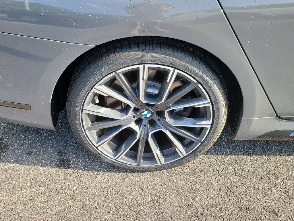 Used 2020 Bemina Gray Amber Effect BMW 750i xDrive image 40