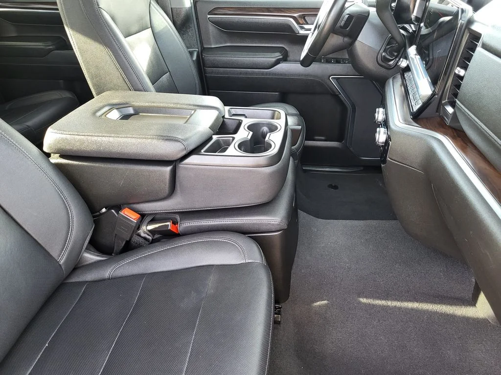 Used 2024 Sterling Metallic GMC SLT image 10