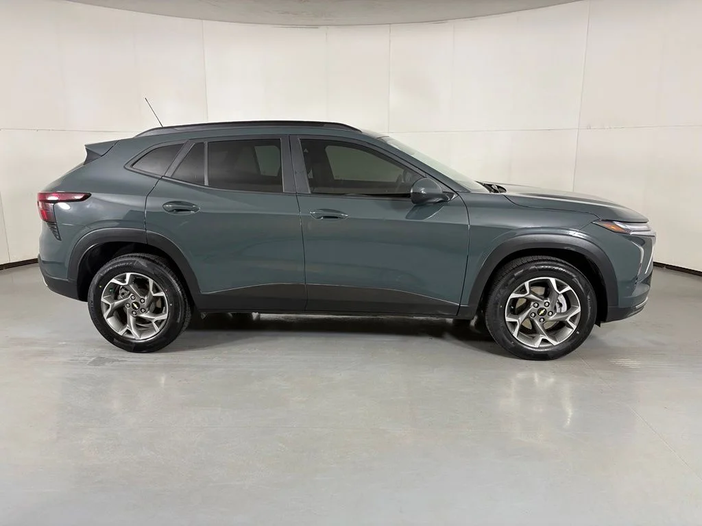Used 2025 Gray Chevrolet LT image 9