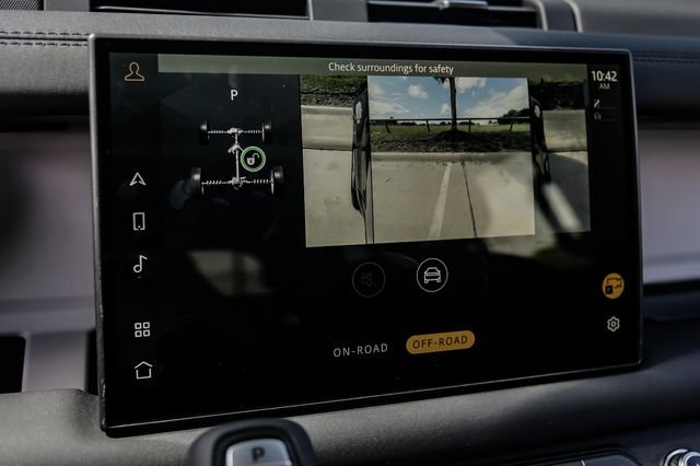 2025 Land Rover Defender X-Dynamic SE - Photo 31