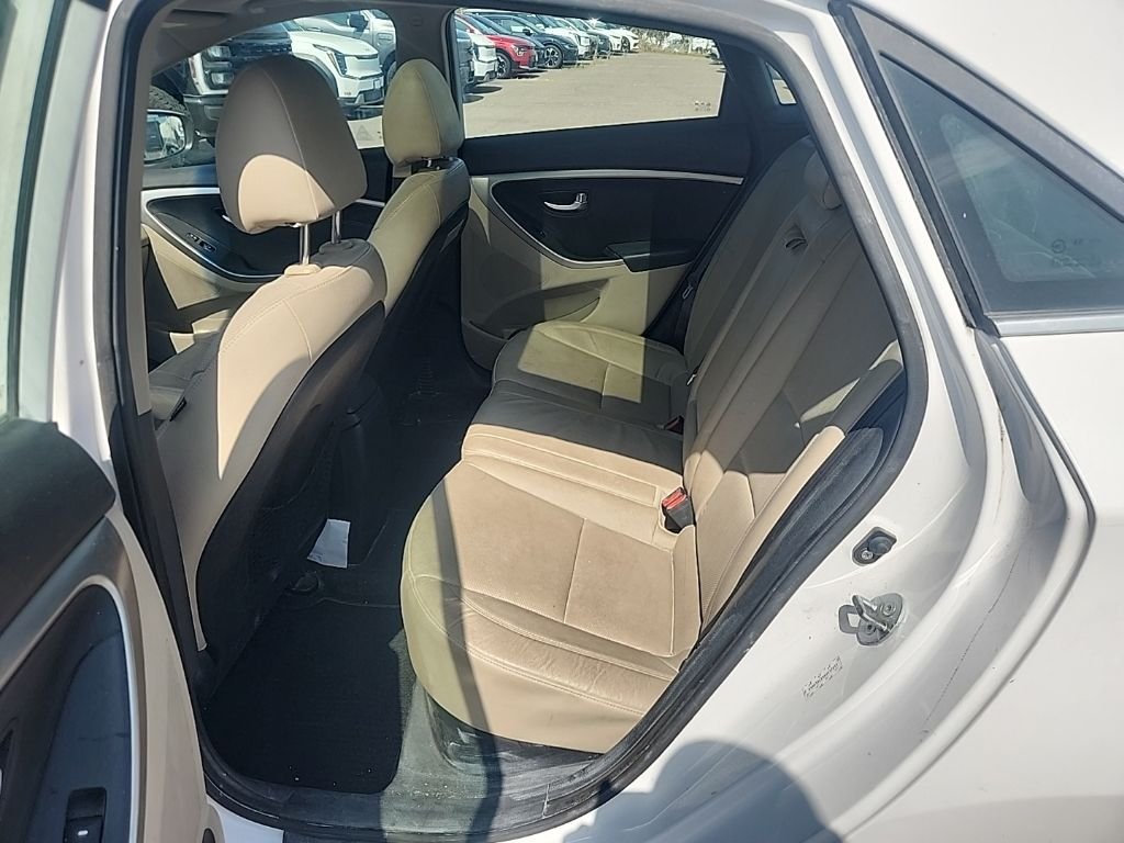 Used 2013 White Hyundai Base image 19