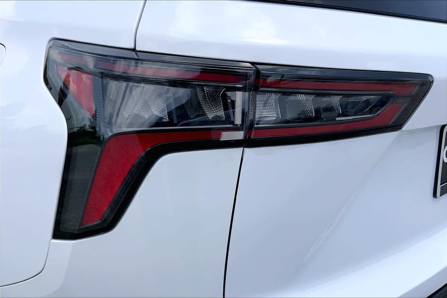 Used 2026 Summit White Chevrolet FWD LT image 28