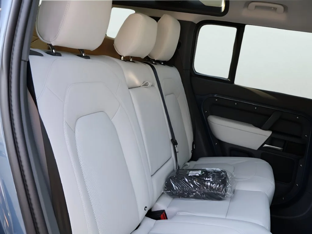 New 2026 Blue Land Rover X-Dynamic SE image 12