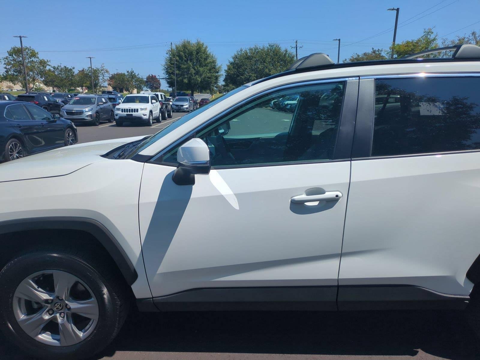 Used 2022 White TOYOTA  image 15