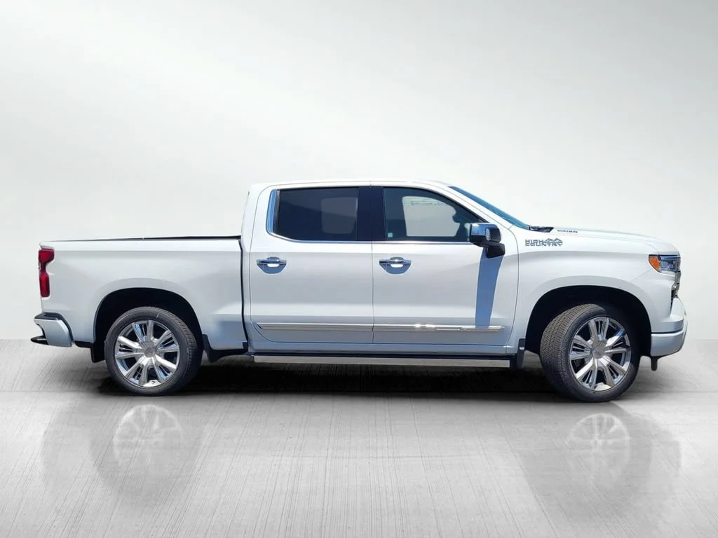 New 2026 Polar White Tricoat Chevrolet High Country image 5