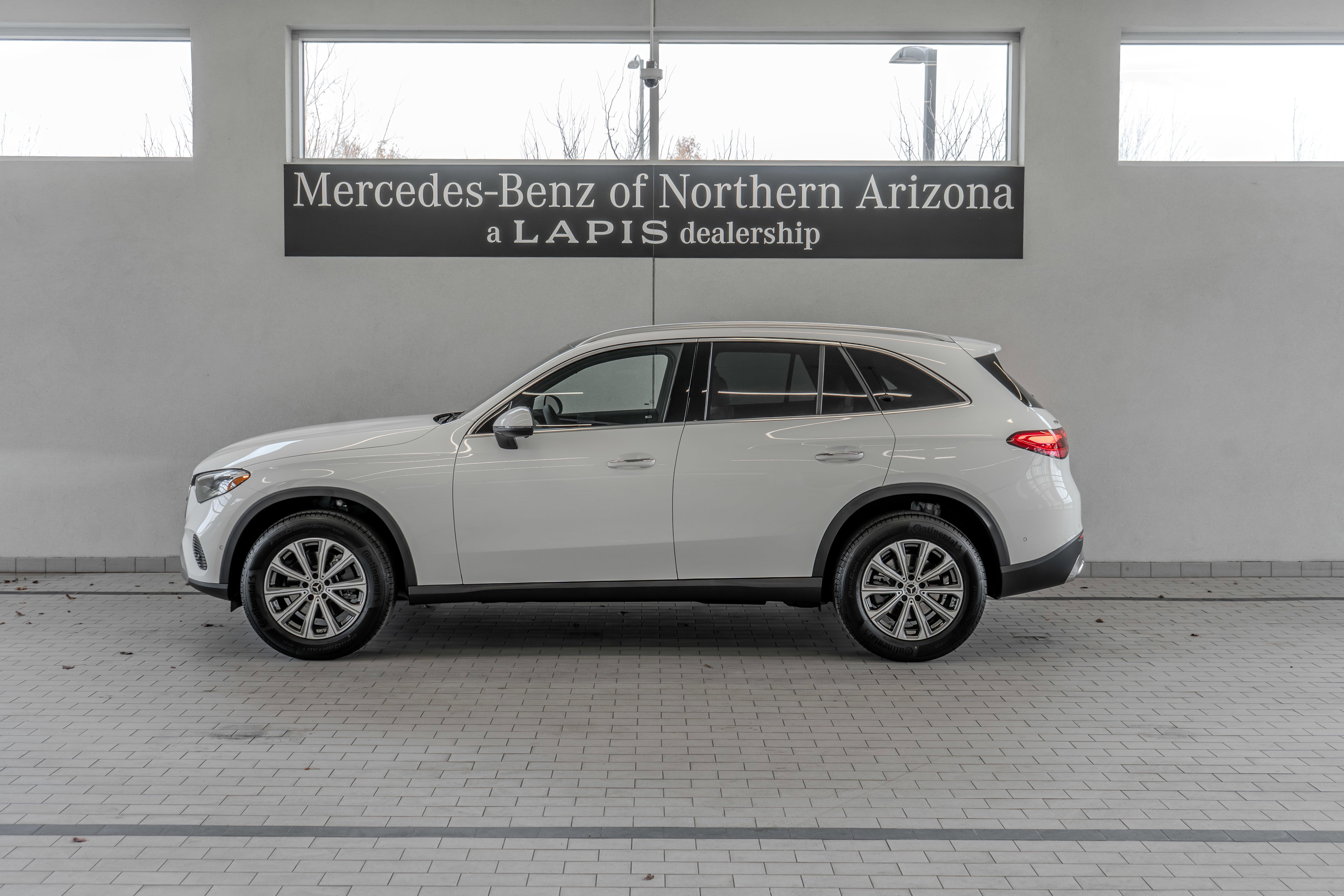 New 2026 Polar White Mercedes-Benz GLC 300 image 37