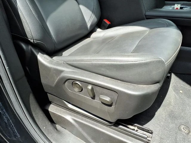 Used 2024 Black Chevrolet Z71 image 29