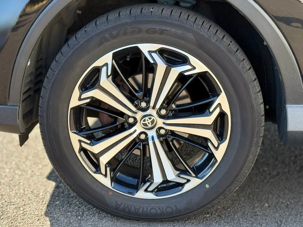 Used 2017 Black Toyota SE image 9
