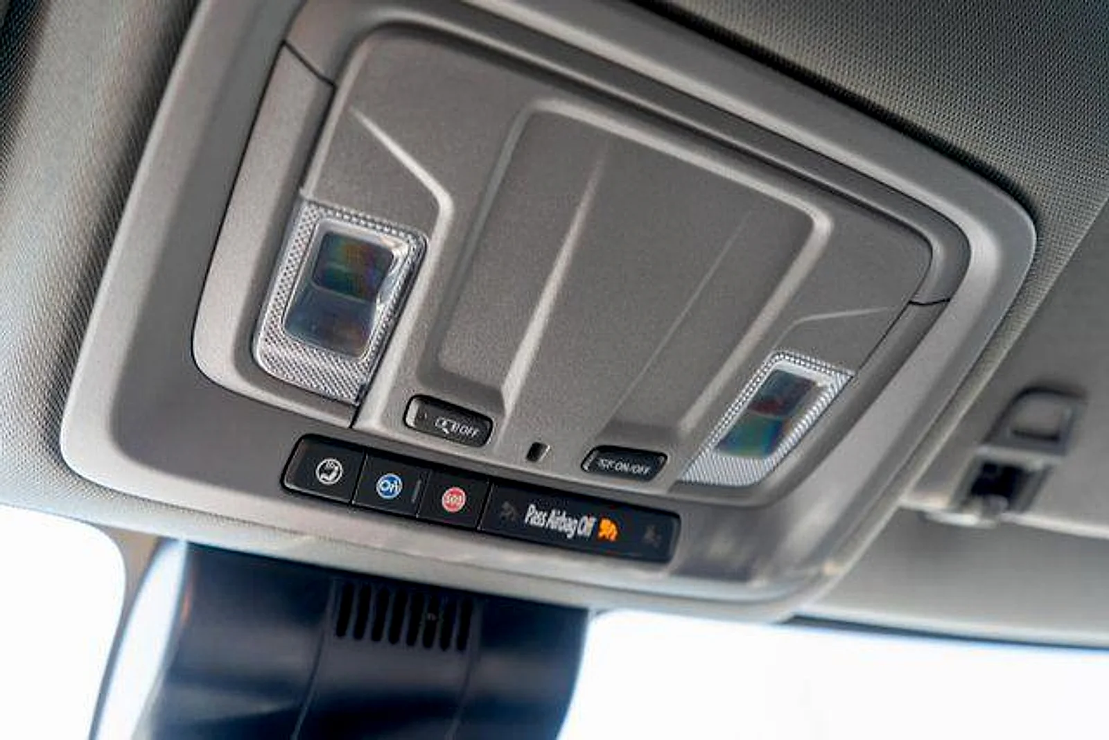Used 2025 Summit White GMC Elevation image 29