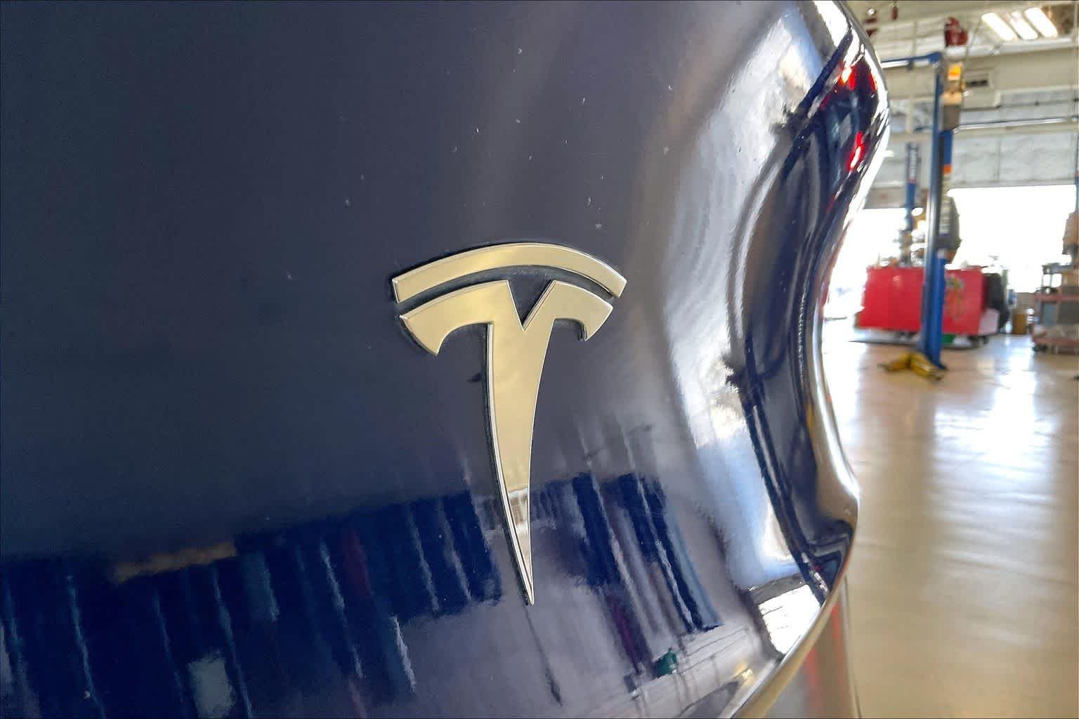 Used 2023 Deep Blue Metallic Tesla  image 29
