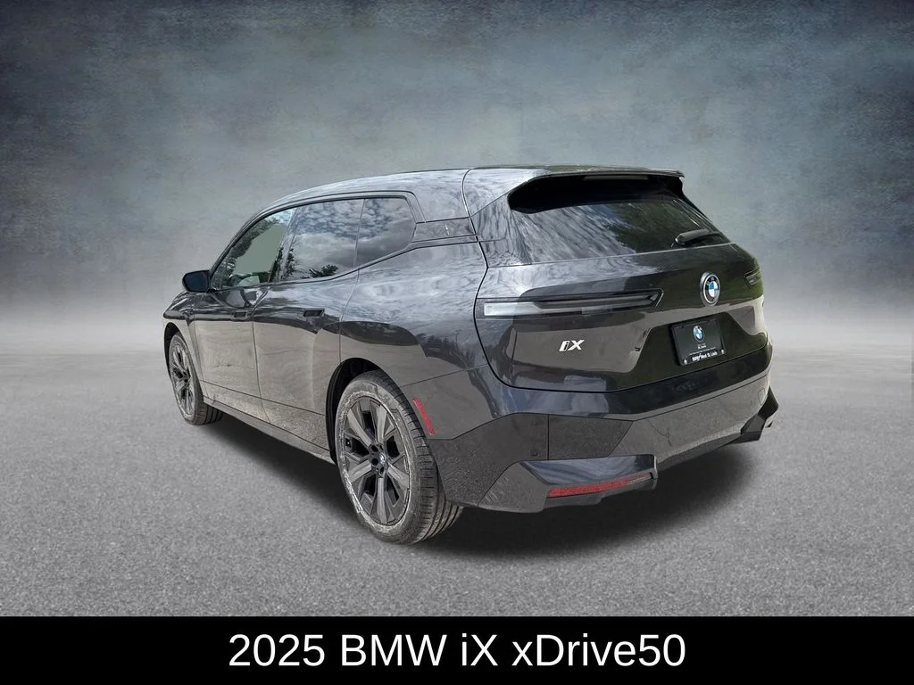 Used 2025 Gray BMW xDrive50 image 3