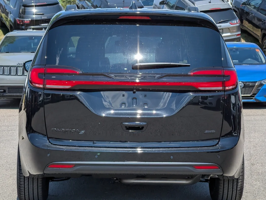 New 2027 Black Chrysler Select - - AWD - Customer Preferred Pkg 27L - Safety Sphere - Full Sunroof & More! image 7