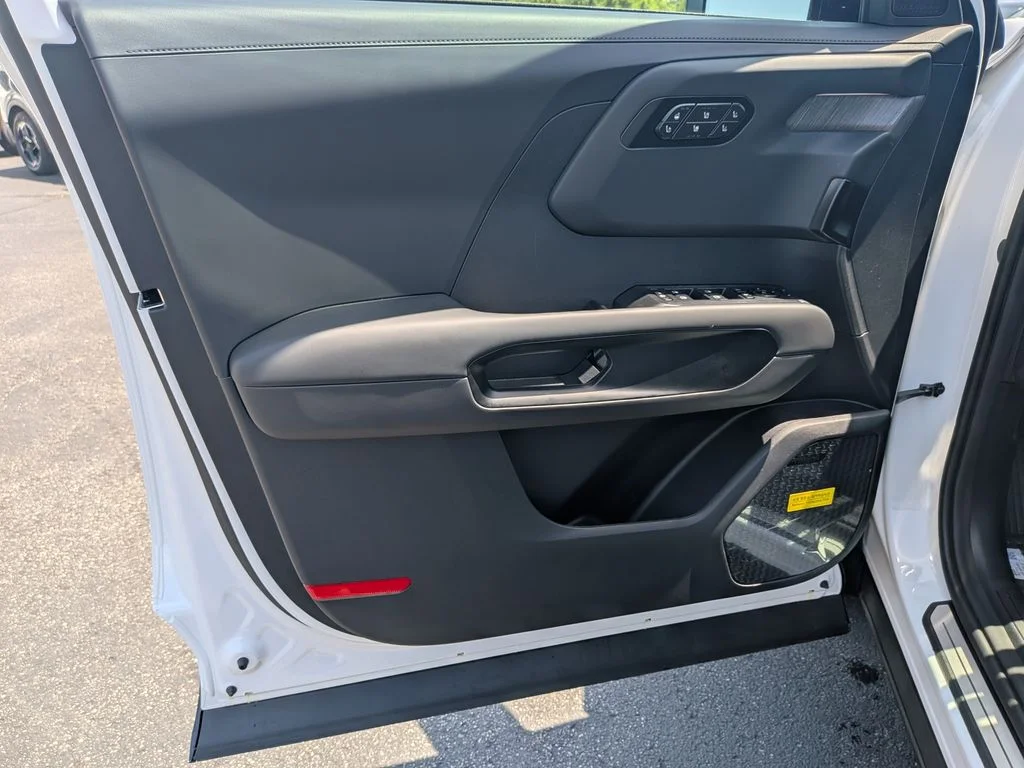 New 2027 Glacial White Pearl Kia X-Line SX-Prestige image 40