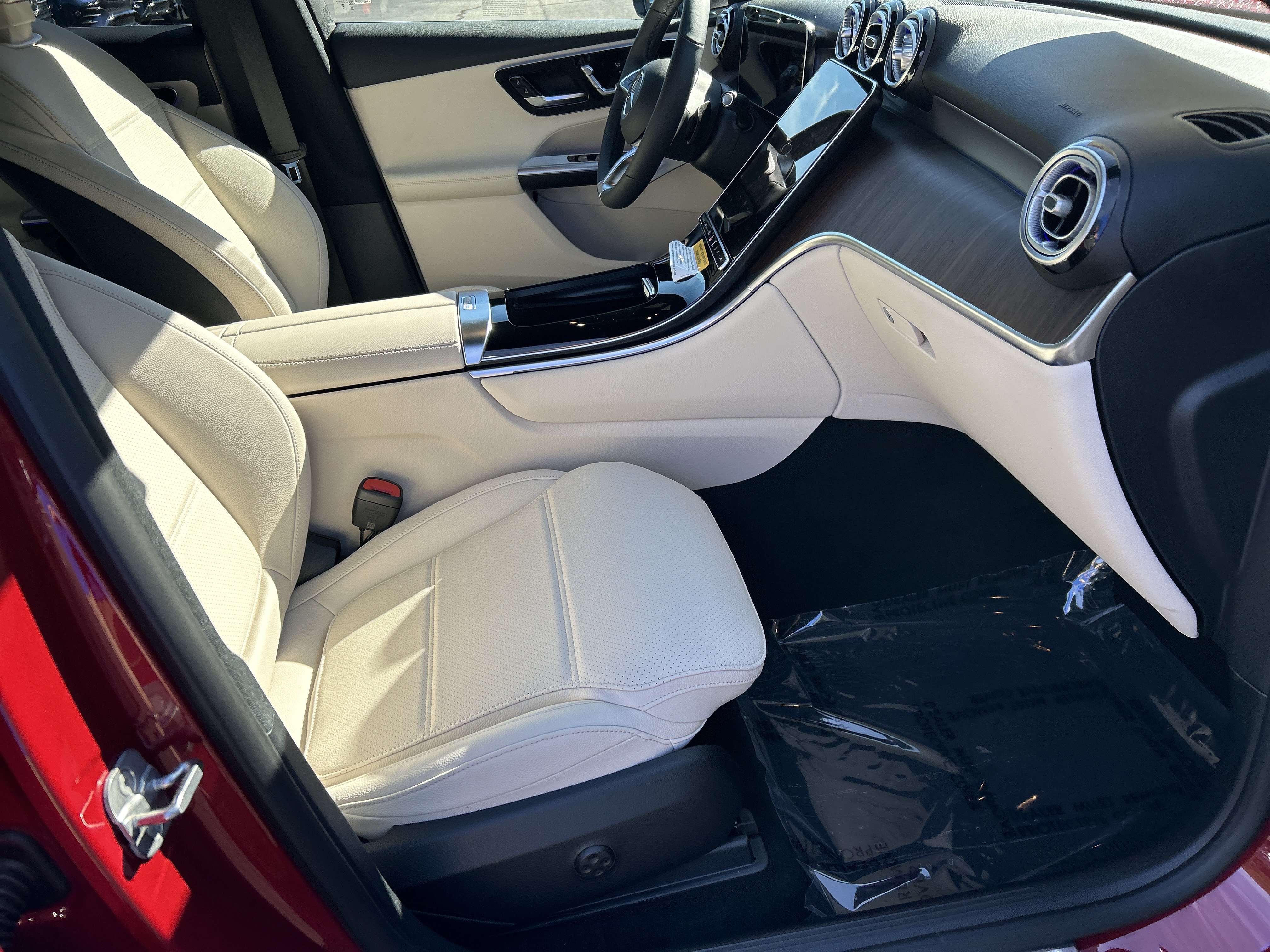 New 2026 MANUFAKTUR Patagonia Red Metallic Mercedes-Benz GLC 300 4MATIC® SUV image 43