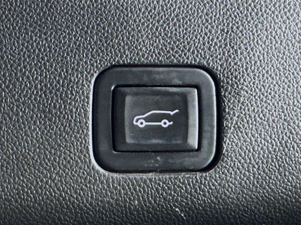 Used 2024 Black Chevrolet Z71 image 30