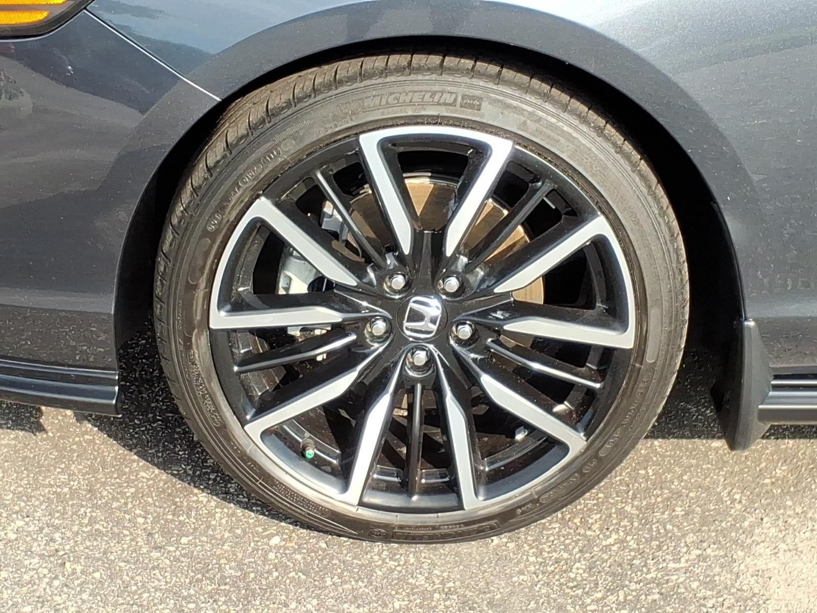 Used 2023 Meteorite Gray Metallic Honda Touring image 4