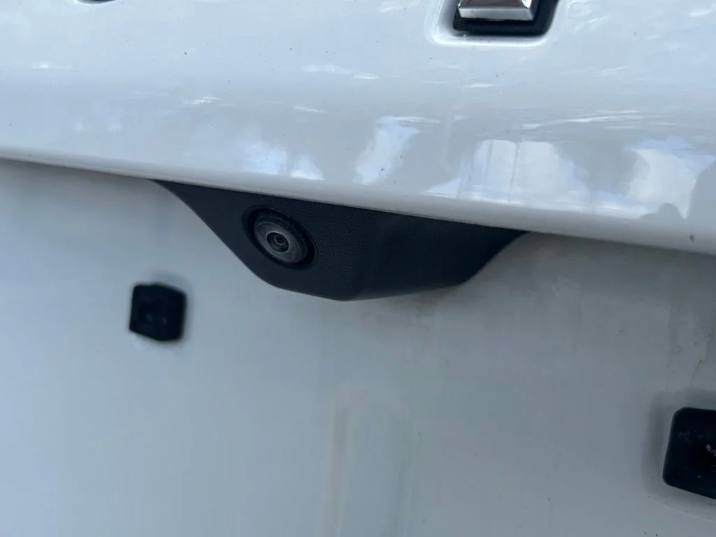 Used 2024 White/off-white Jeep Limited image 32