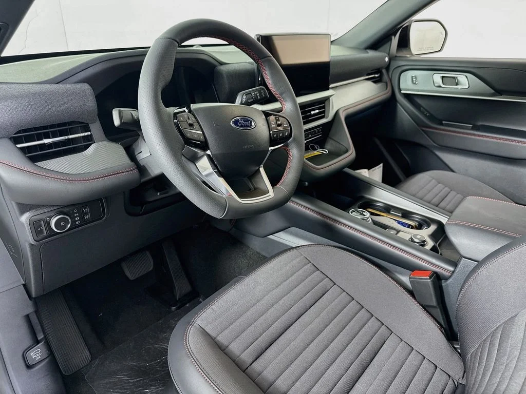 New 2026 Star White Metallic Tri-Coat Ford ST-Line image 9