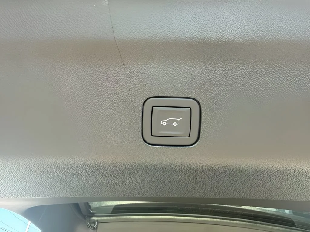 New 2026 Polar White Tricoat Chevrolet Premier image 35