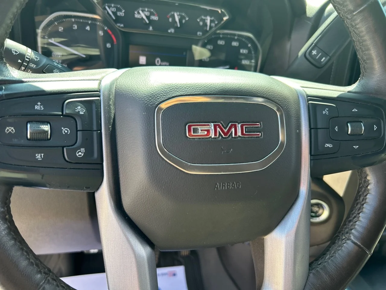 Used 2021 DARK SKY METALLIC GMC SLT image 17