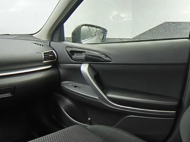 Used 2019 Silver Mitsubishi ES image 40