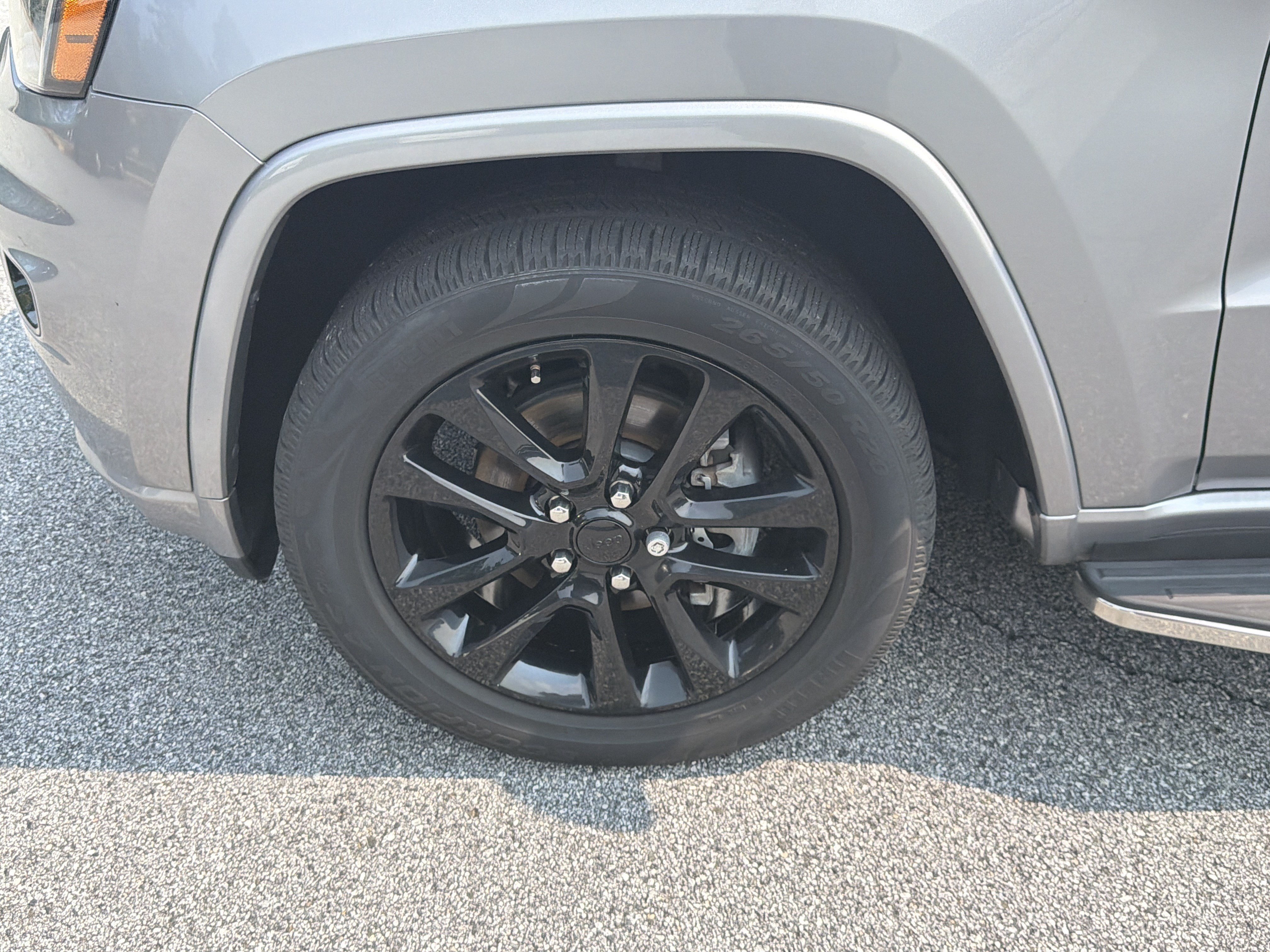 Used 2020 Billet Silver Metallic Clearcoat Jeep Altitude image 14