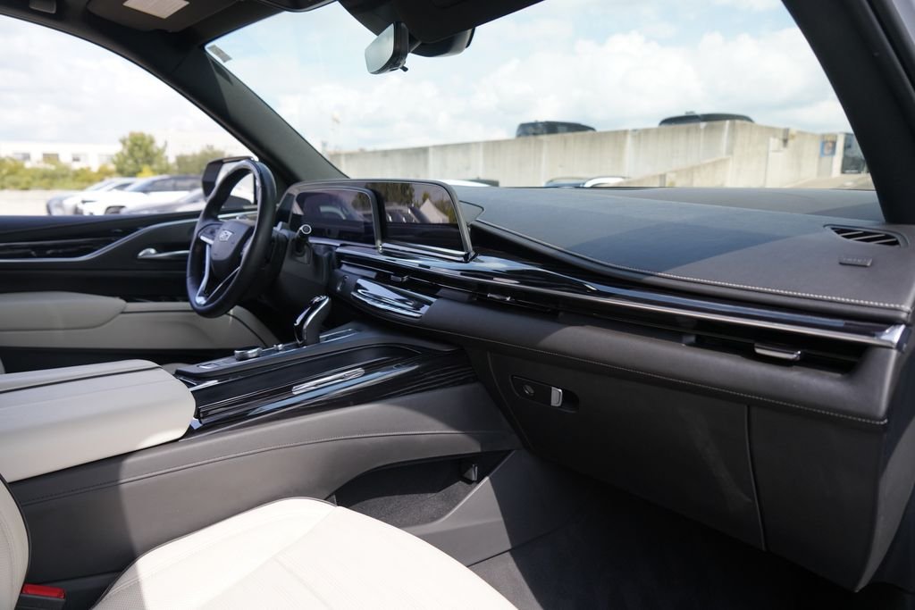 Used 2021 White Cadillac Sport image 23