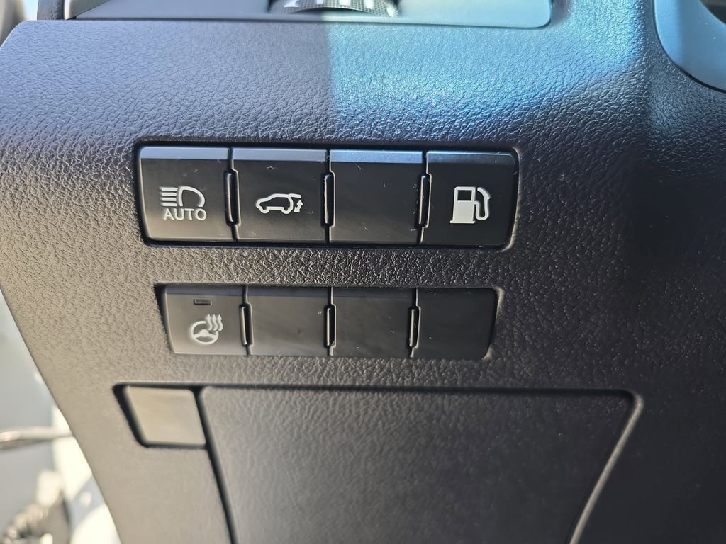 Used 2019 White Lexus 450h image 29