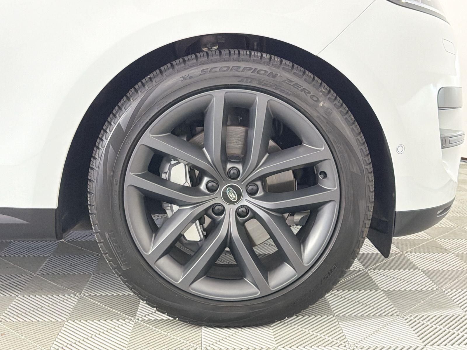 Used 2024 Fuji White Land Rover SE image 36