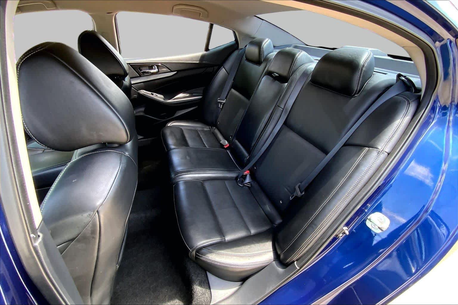 Used 2018 Deep Blue Pearl Nissan SV image 19