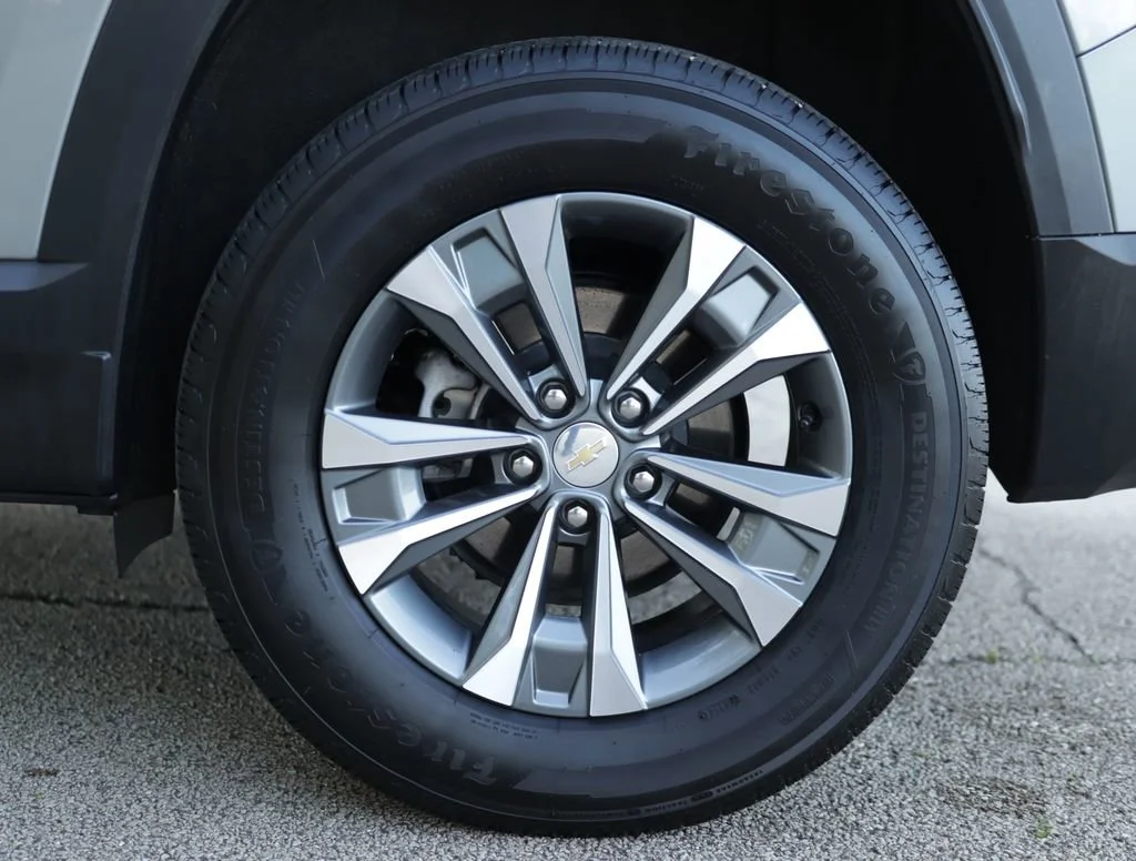 2025 Chevrolet Equinox LT - Photo 34