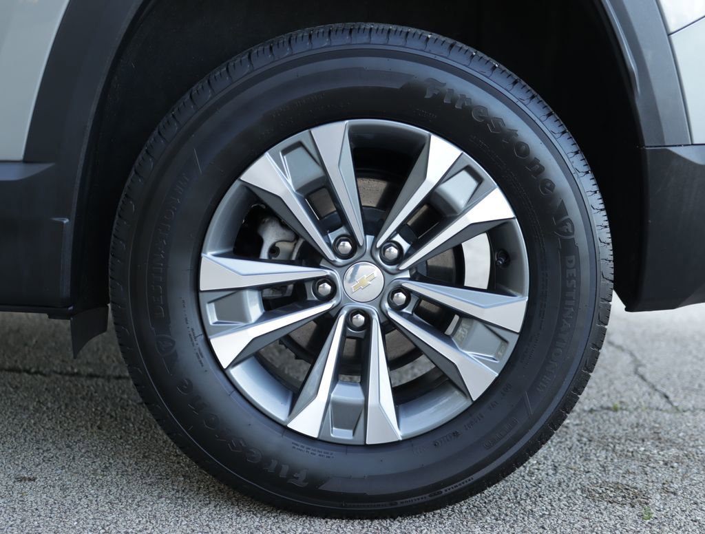Used 2025 Sterling Gray Metallic Chevrolet LT image 34