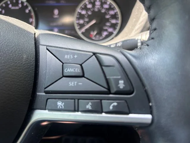 Used 2021 Blue Nissan SV image 9