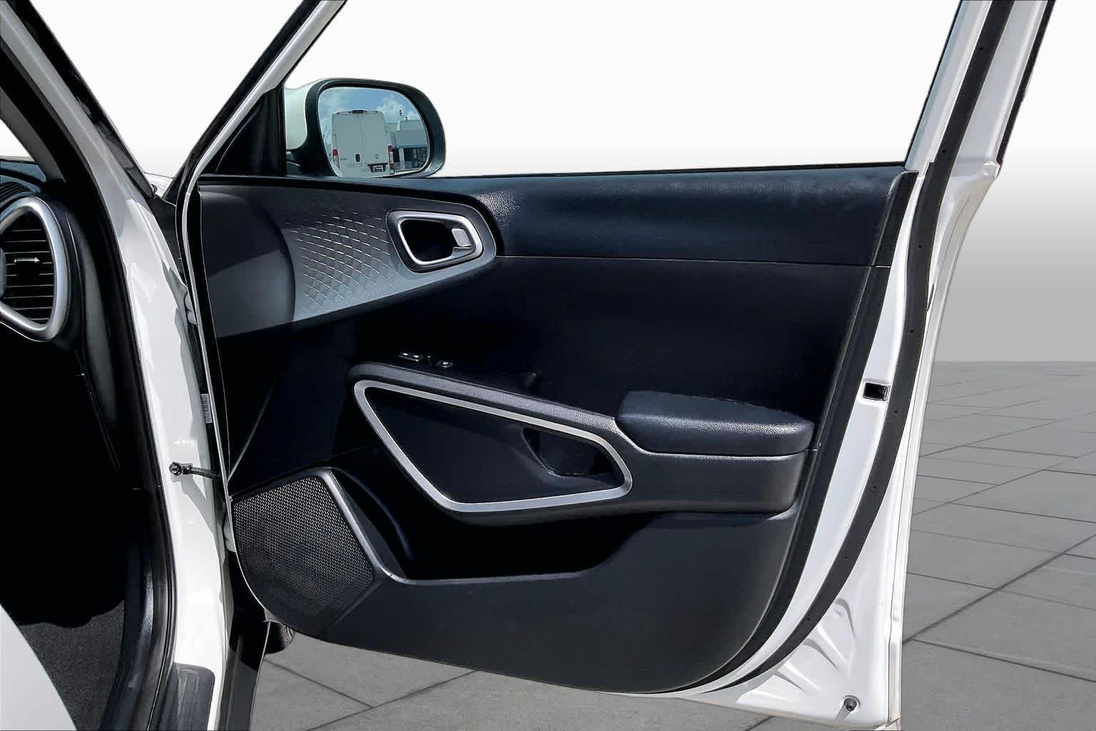 Used 2023 Snow White Pearl Kia LX image 22