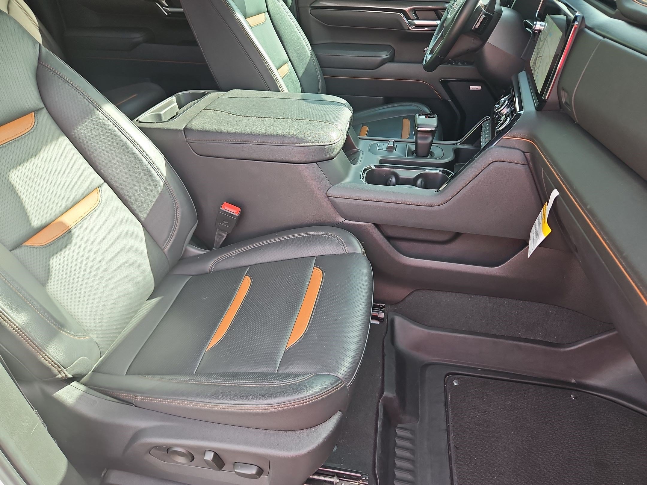 Used 2025 Summit White GMC AT4 image 30