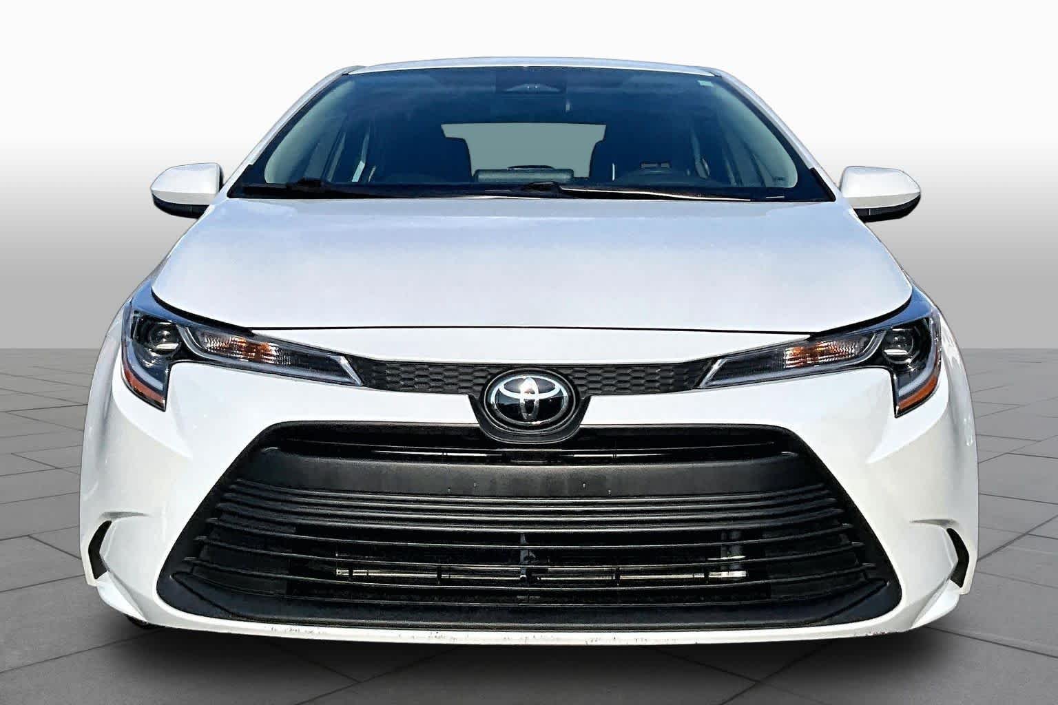 Used 2025 Wind Chill Pearl Toyota LE image 4