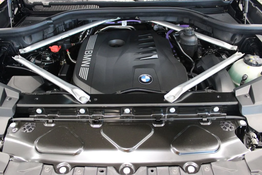 New 2026 Black Sapphire Metallic BMW xDrive40i image 8