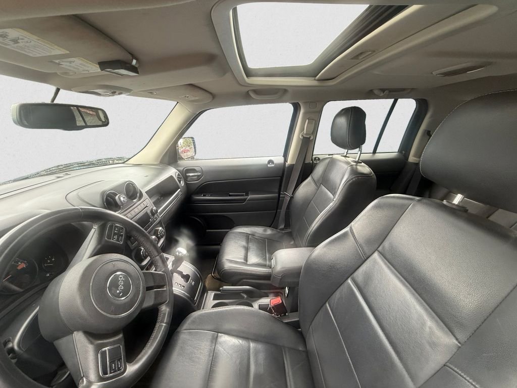 Used 2016 Blue Jeep Latitude image 8