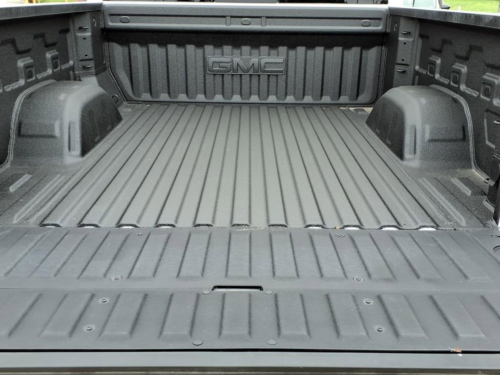 New 2026 Summit White GMC AT4 image 9