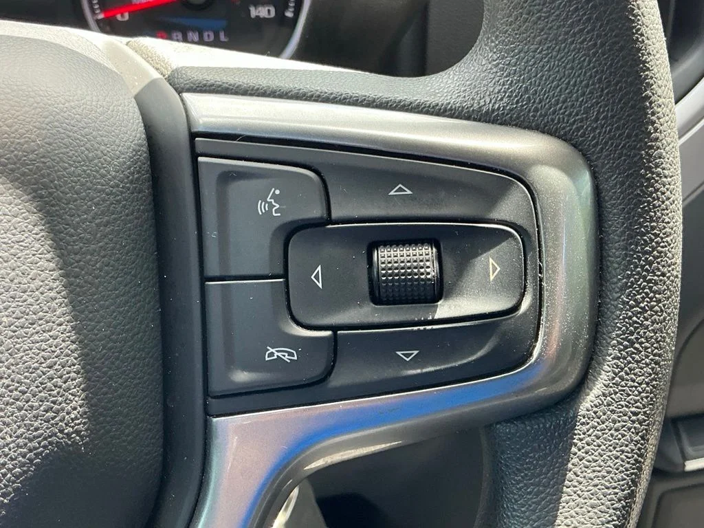 Used 2022 Silver Chevrolet Custom image 40
