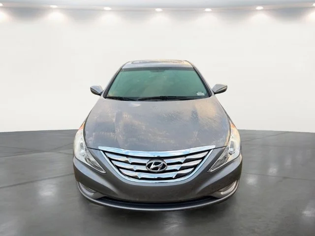 Used 2013 Gray Hyundai SE image 6